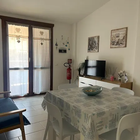 La Perla Del Mare Apartment *